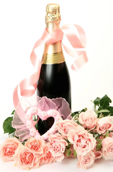 แชมเปญและดอกกุหลาบ รูปภาพสต็อกที่ปลอดค่าลิขสิทธิ์