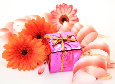 güzel çiçek ve hediye kutuları