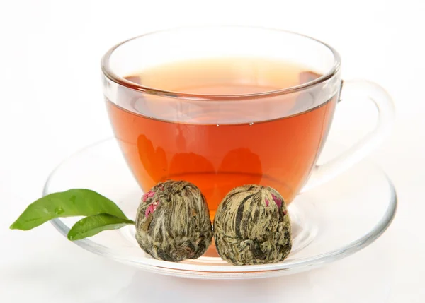 Tasse mit Tee auf weißem Hintergrund — Stockfoto
