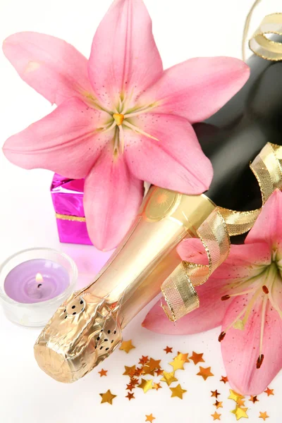 Champagne and pink lilies — Stock Photo, Image