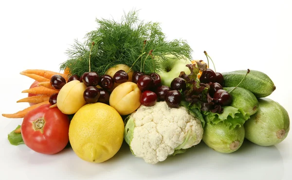 Färska grönsaker och frukt — Stockfoto