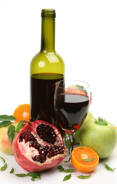 Vino y frutas maduras — Foto de Stock