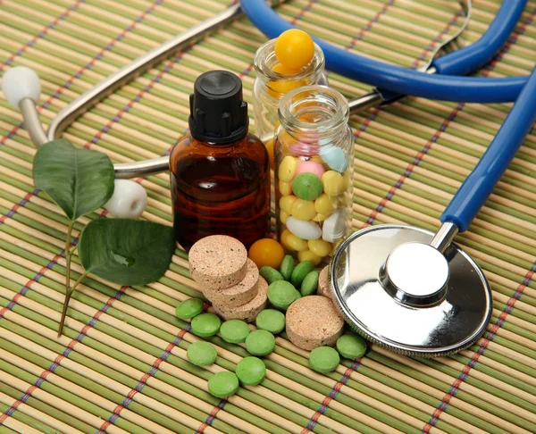 Tabletten voor behandeling van ziekte — Stockfoto