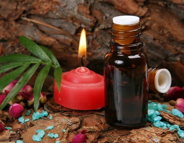 Aromatic oil and candles — Stock Photo, Image