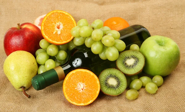 Ripe fruit and wine — Stock Photo, Image