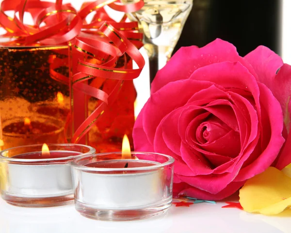 Gift and rose — Stock Photo, Image