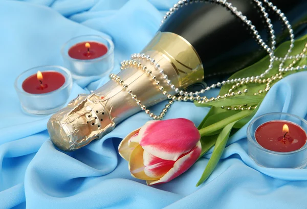 Champagne and tulip — Stock Photo, Image