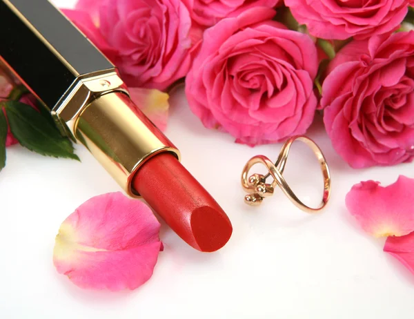 Rosen und Lippenstift — Stockfoto