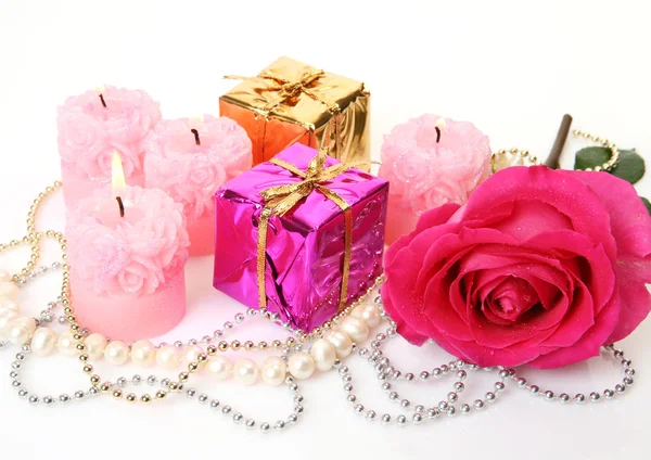 Pink rose and gifts — Stock Photo, Image