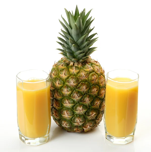 Ripe pineapple fruit and juice — Stock Photo, Image