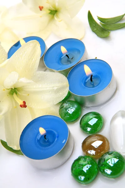 Fine lilies and candles — Stock Photo, Image