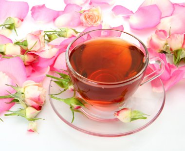 çay ve gül yaprakları