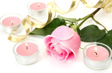 pembe Gül ve mumlar
