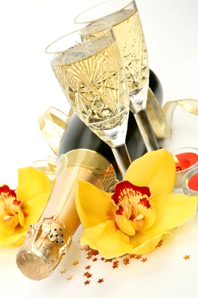 Champagner und Blumen — Stockfoto