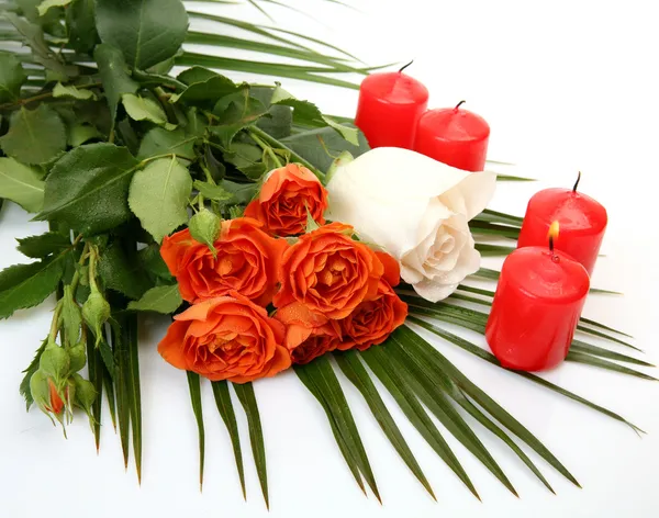 Bouquet di rose e candele — Foto Stock