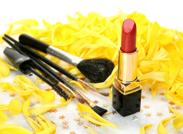 Petals and cosmetics — Stock Photo, Image