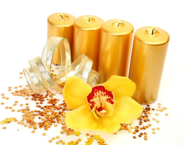 Orquídea amarela e velas — Fotografia de Stock
