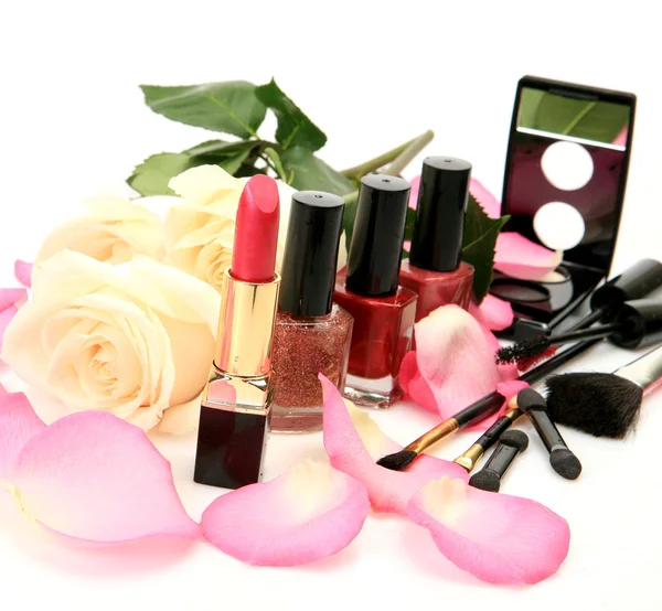 用的化妆品和玫瑰 — 图库照片