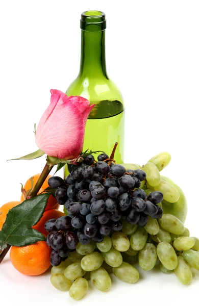 Frutas maduras y vino — Foto de Stock