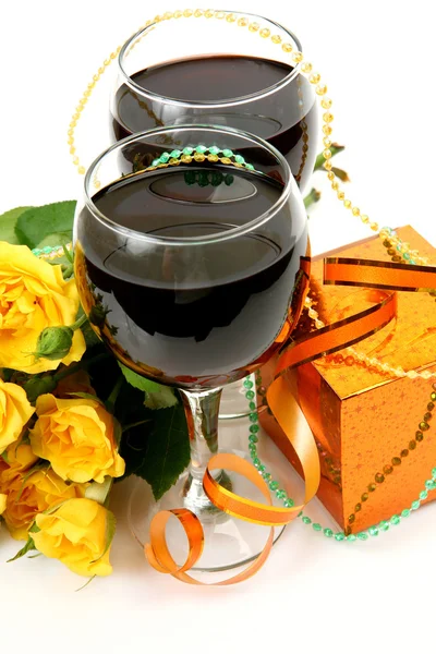 Вино и розы — стоковое фото