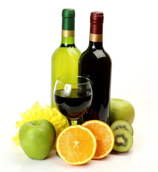 Frutas maduras y vino — Foto de Stock