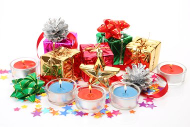Yılbaşı süsleri ve mumlar