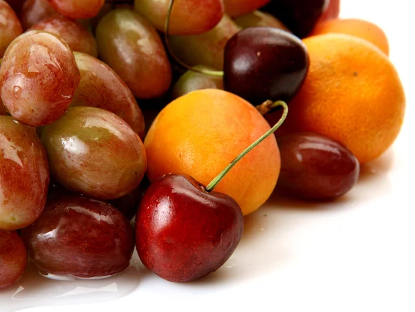 Frutos maduros para uma alimentação saudável — Fotografia de Stock