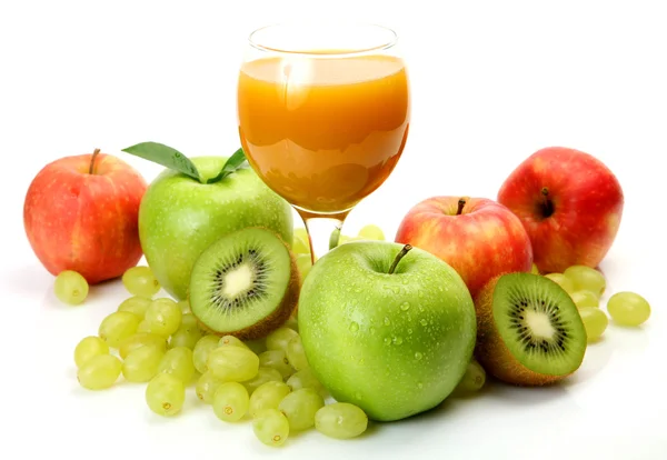 Ripe fruit and juice for a healthy feed — Stock Photo, Image