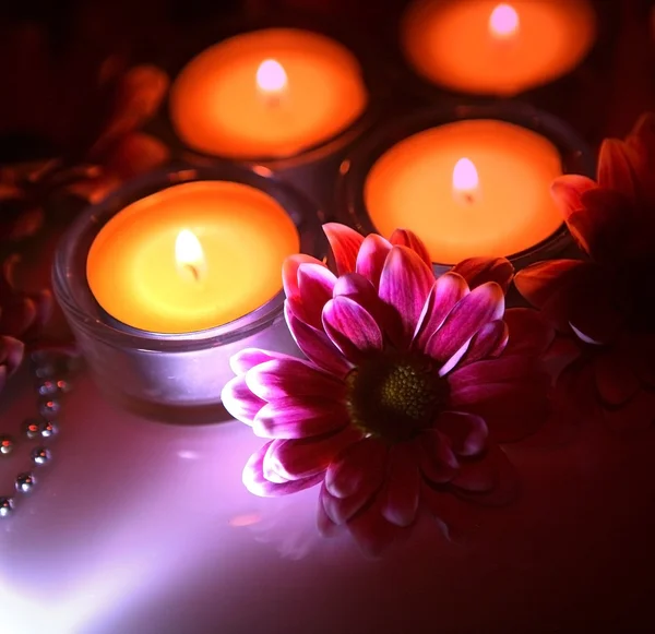 Flowers and candles — Stock Photo, Image