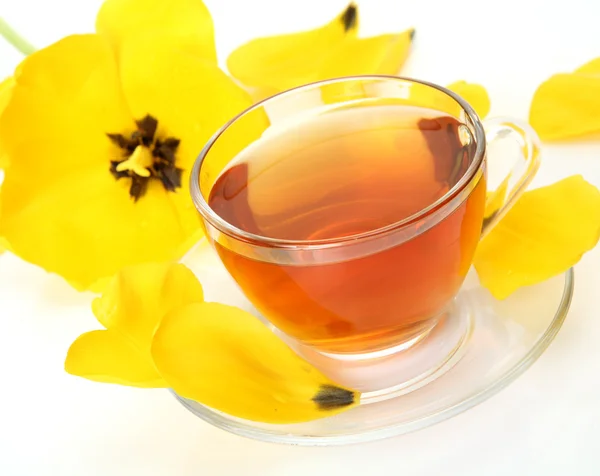 Tea and yellow tulips — Stock Photo, Image