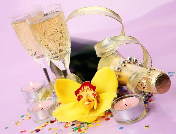 Champagne and flowers — Stock Photo, Image