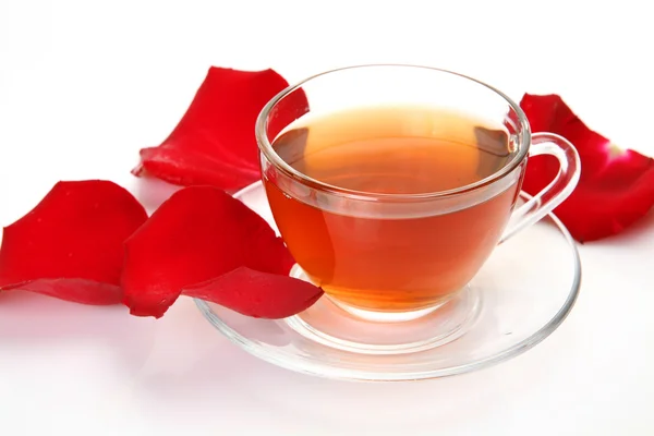 Tè e petali di una rosa — Foto Stock