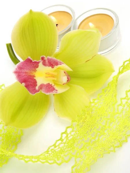 Orquídea y velas — Foto de Stock