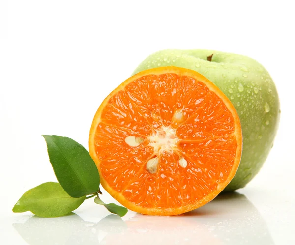 Naranja fresca y manzana verde — Foto de Stock