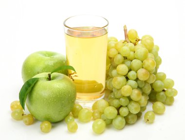 taze yeşil üzüm ve meyve suyu