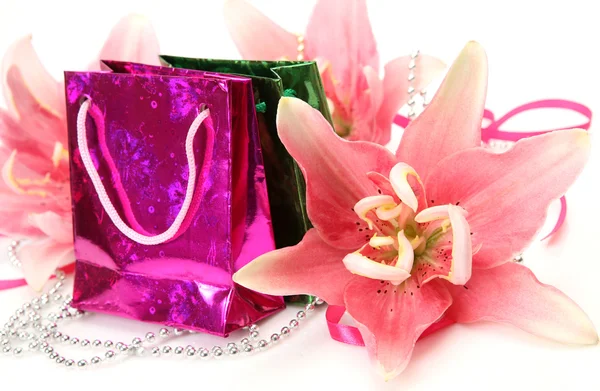 Gift and pink lilies — Stock Photo, Image