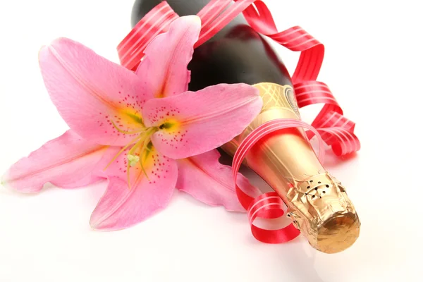 Champagne och rosa lily — Stockfoto