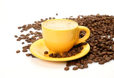 kahve taneleri ve Kupası