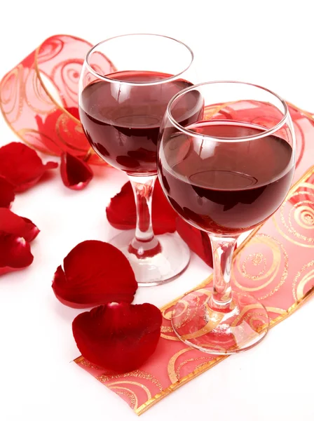 红酒和玫瑰花瓣 — 图库照片