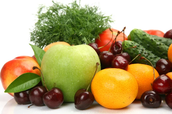 Спелые фрукты и овощи — стоковое фото