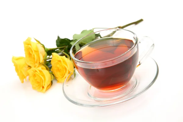 Žluté růže a čaj — Stock fotografie