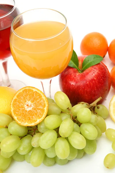 Frisches Obst und Saft — Stockfoto