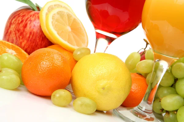 Frisches Obst und Saft — Stockfoto