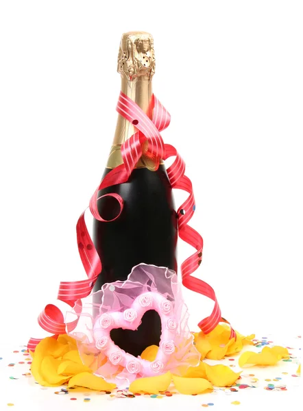 Champanhe e pétalas de rosas — Fotografia de Stock
