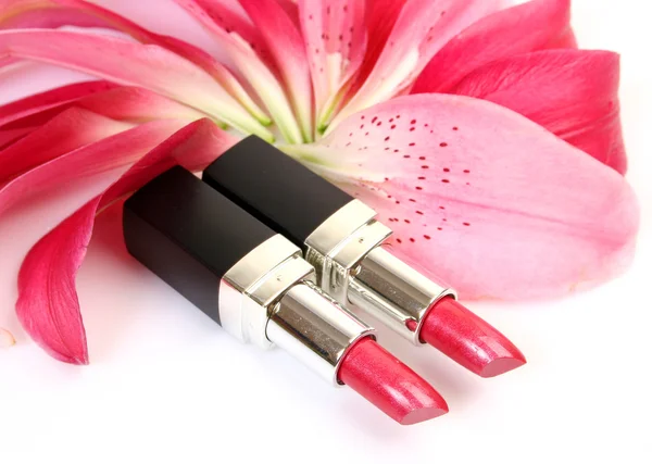 Bloemblaadjes van roze lelies en lippenstift — Stockfoto