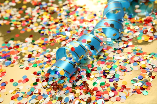 Confetti en streamer — Stockfoto