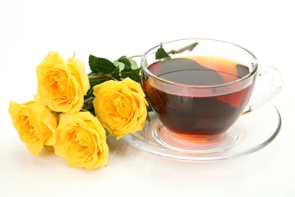 Tea and yellow roses — Stock Photo, Image