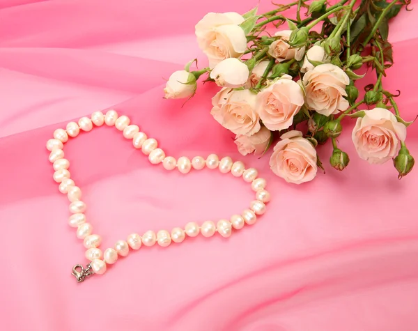バラと真珠 — ストック写真