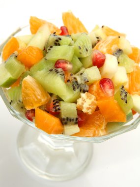 Olgunlaşmış meyve salatası