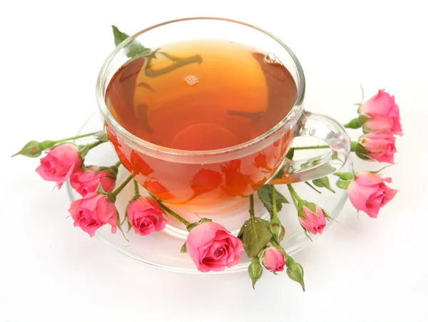 Tea in a mug and roses — Stock Photo, Image